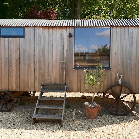 Hut64 Villa Alderbury Exterior foto