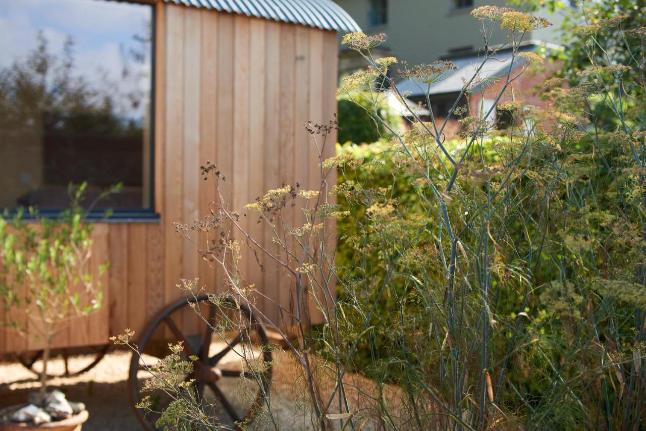 Hut64 Villa Alderbury Exterior foto