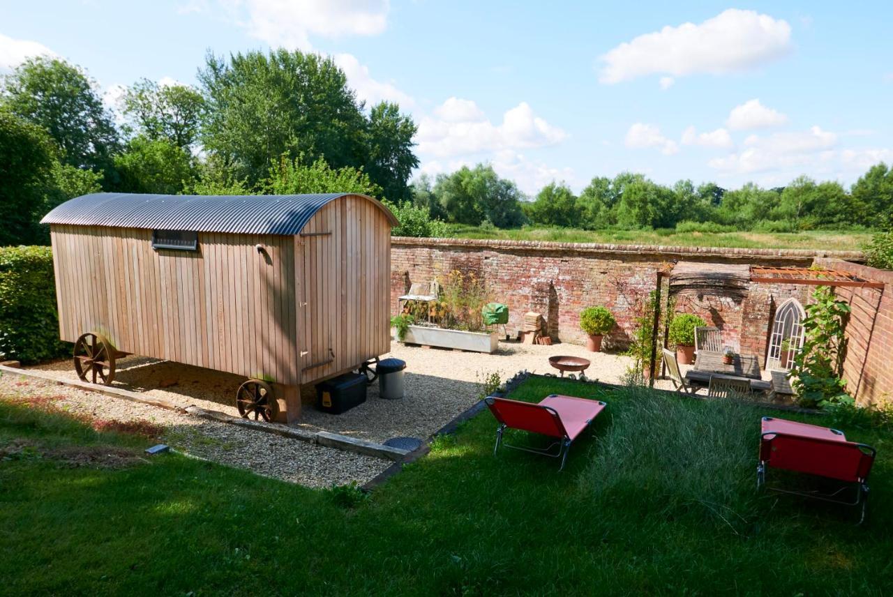 Hut64 Villa Alderbury Exterior foto