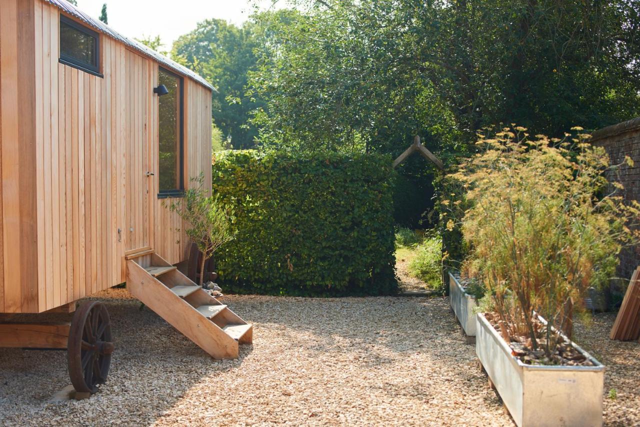 Hut64 Villa Alderbury Exterior foto