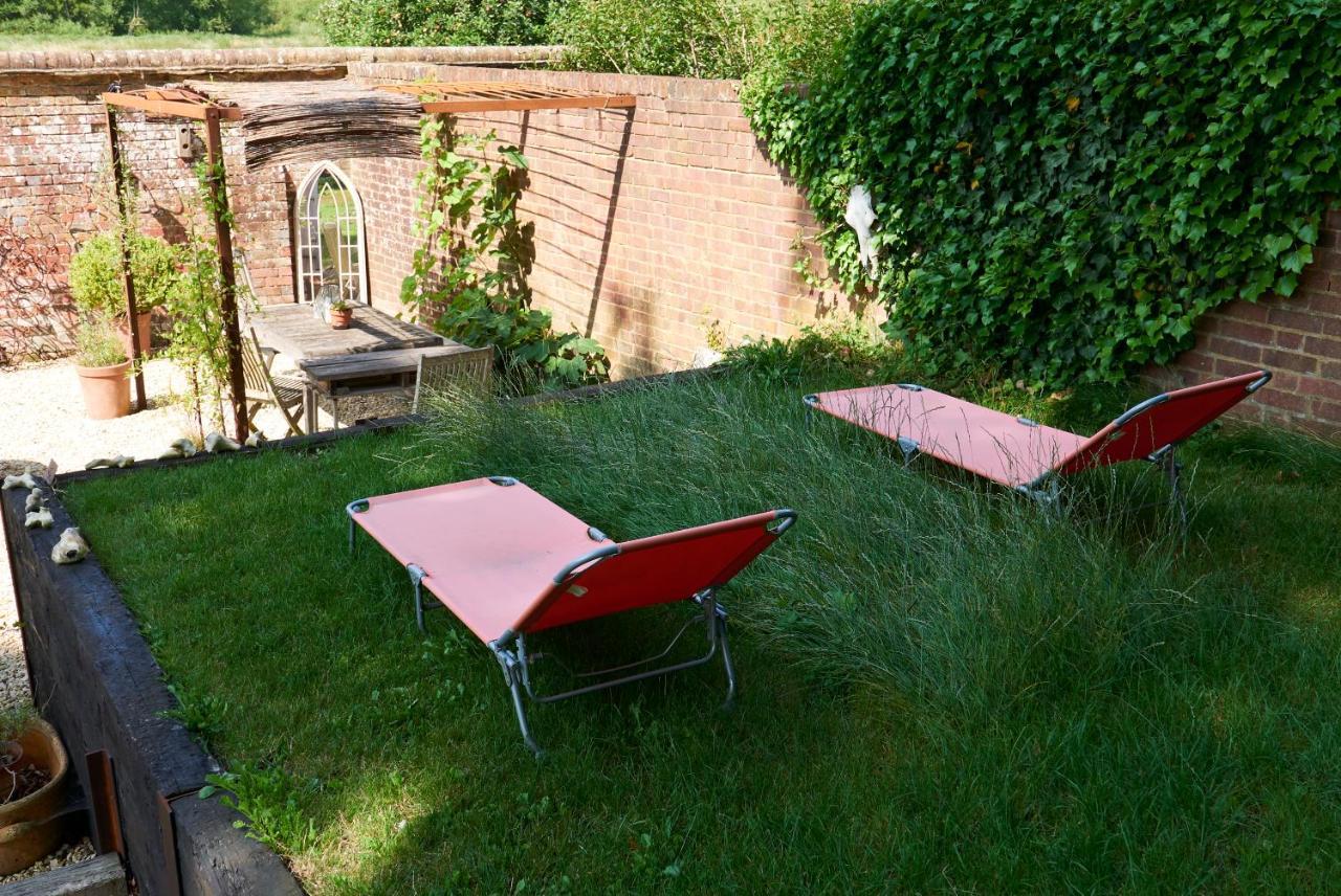 Hut64 Villa Alderbury Exterior foto