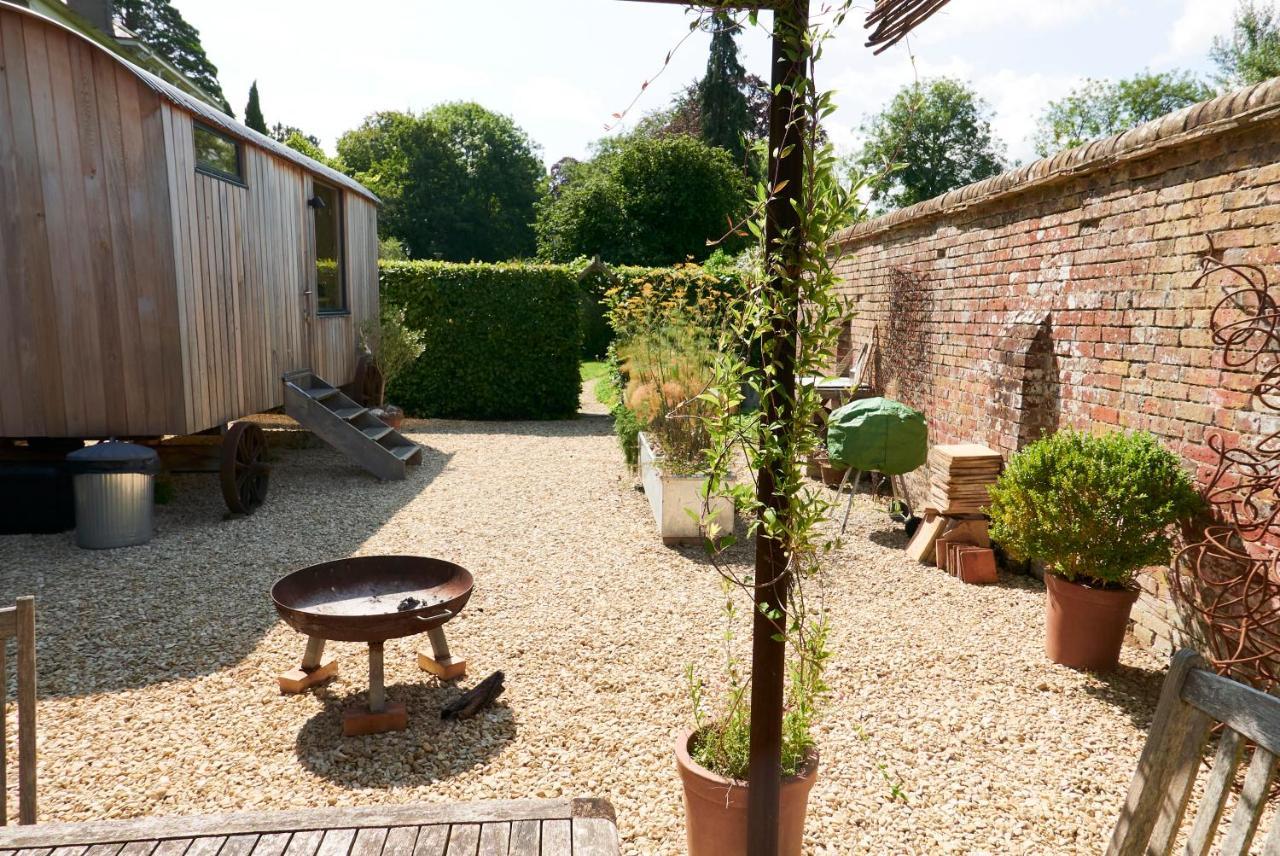 Hut64 Villa Alderbury Exterior foto